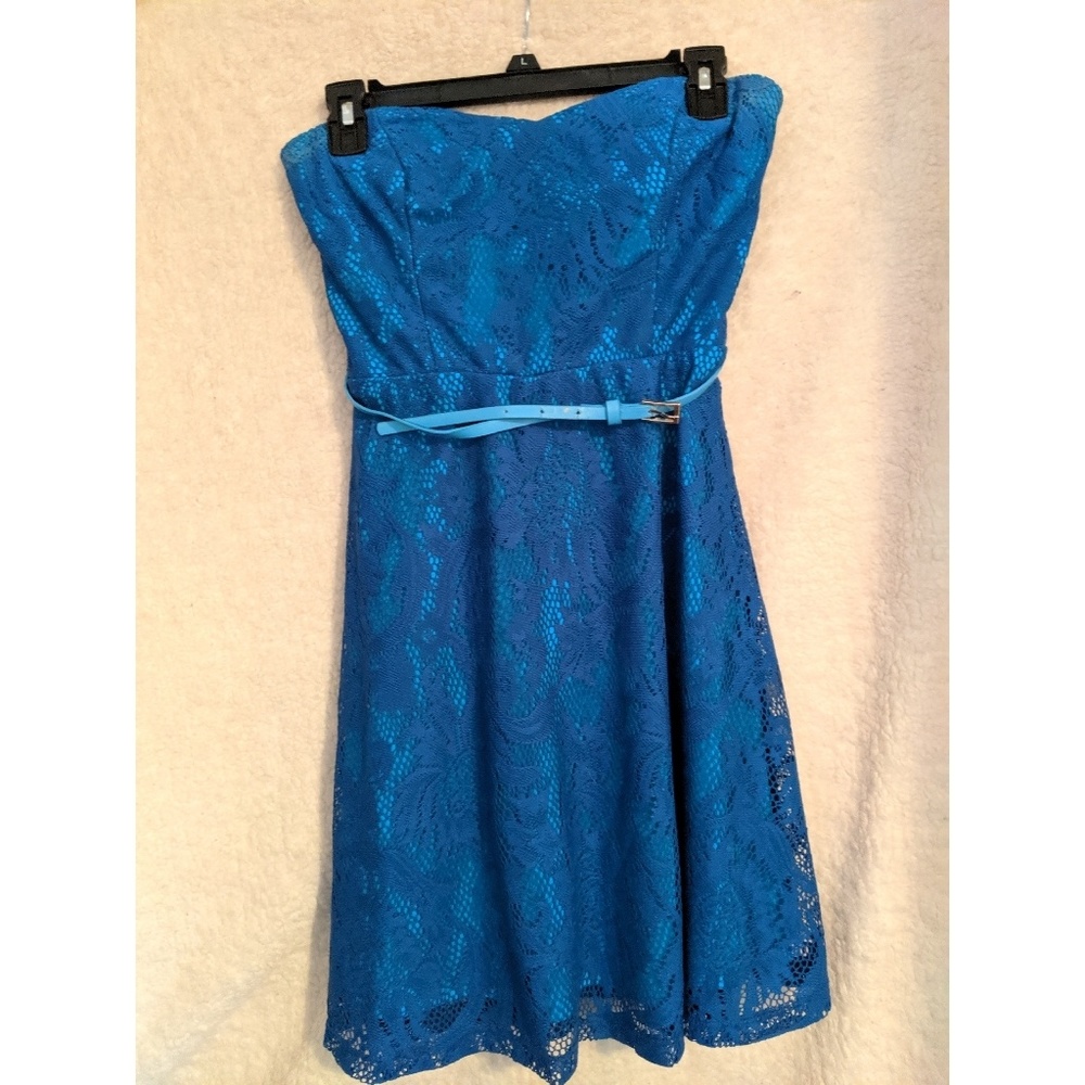 Strapless dress with belt